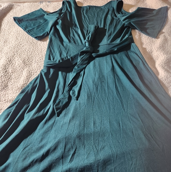 Unamed Wrap Dress with cold shoulder detailing Size 0XL in hunter green - Picture 10 of 11